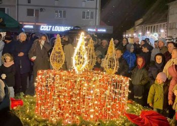 Paljenjem prve svijeće započeo Advent u Livnu