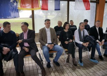 Otvoren 13. međunarodni plivački božićni kup