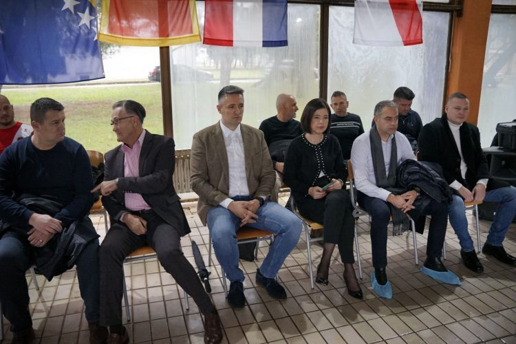 Otvoren 13. međunarodni plivački božićni kup