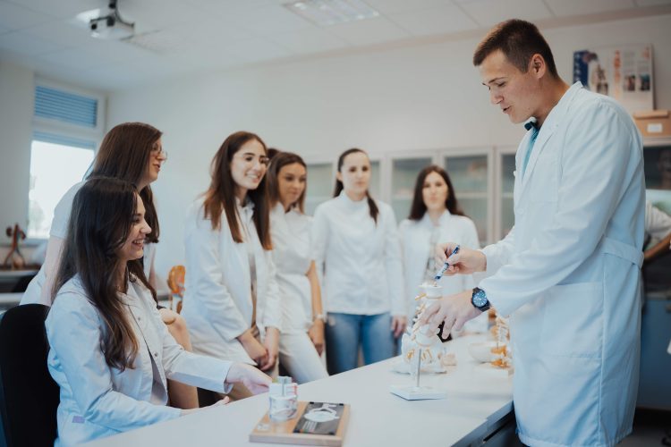 Sveučilište u Mostaru upisalo 19% više brucoša u odnosu na prethodnu akademsku godinu, od kojih je 30% stranih studenata