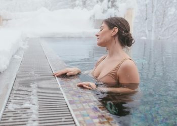 10-minutno uranjanje u hladnu vodu moglo bi biti ključ oštrijeg uma i boljeg sna