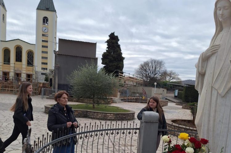 91-godišnja Dragica iz Mostara 100. put pješice hodočastila u Međugorje