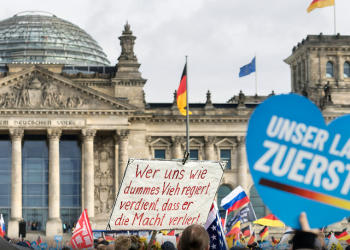 AfD strancima u poštanske sandučiće ubacivao ‘povratne karte’