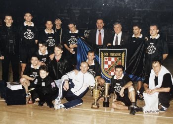 Fotografija iz 1995. godine kada je MNK SEC Široki Brijeg osvojio Kutiju Šibica