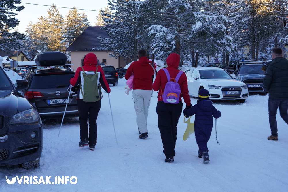 Veliki broj posjetitelja na Blidinju uživao u snježnim radostima