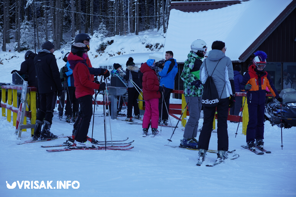 Veliki broj posjetitelja na Blidinju uživao u snježnim radostima