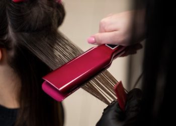 I pegla za kosu ima rok trajanja, evo kad je zamijeniti