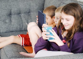 Djeca bez mobitela: Kako se roditelji bore protiv ovisnosti o digitalnim uređajima