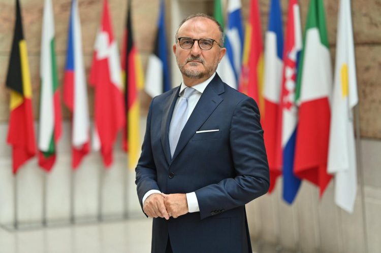 I EU s 27 zemalja teško pravi kompromise, u BiH treba prekinuti s blokadama