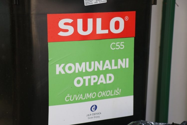 JKP Čistoća Široki Brijeg dijeli kante za odlaganje otpada