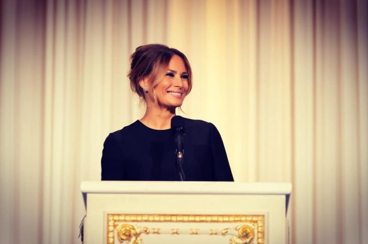 Kakav hit! Prva dama Melania progovorila ‘po naški’ !