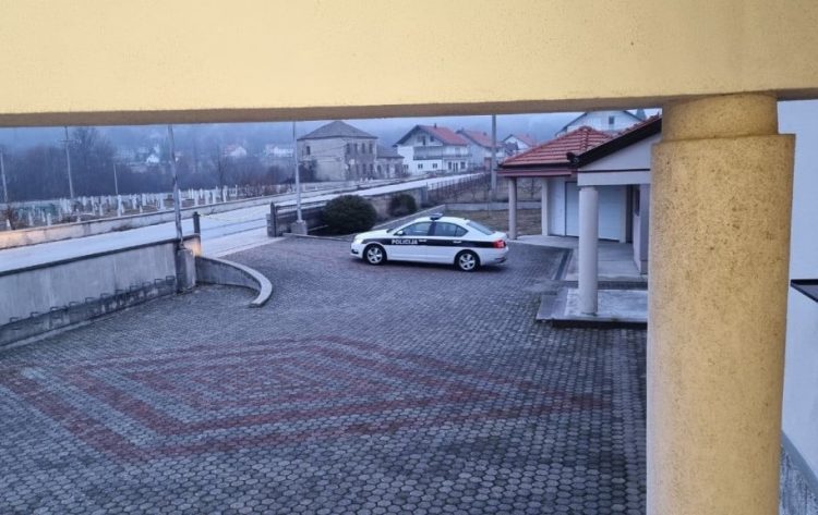 Livno: Za vrijeme sprovoda provalili u Župni ured i ukrali novac