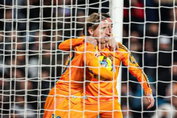 Modrić zabio u preokretu Reala s igračem manje kod Valencije