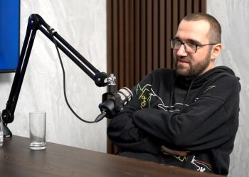 Mostarski stand-up komičar gost podcasta Vrisak