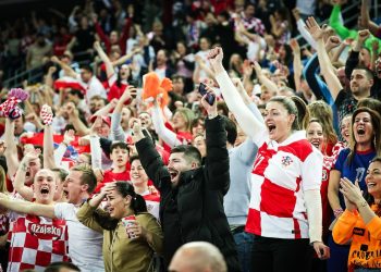 Na dočeku rukometaša nastupa Thompson!