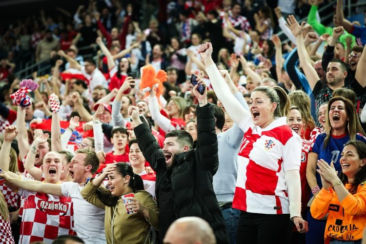 Na dočeku rukometaša nastupa Thompson!