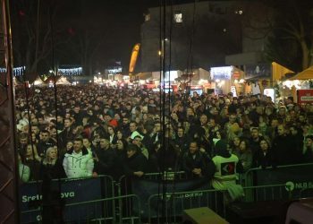 Novogodišnja noć u Mostaru protekla mirno, na organiziranom dočeku više osoba nego lani