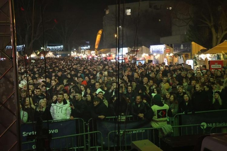 Novogodišnja noć u Mostaru protekla mirno, na organiziranom dočeku više osoba nego lani