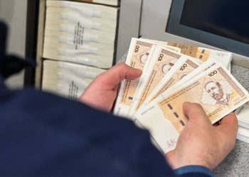 Plaća od 1.000 KM izazvala broje reakcije poslodavaca, sindikata, radnika i ekonomista