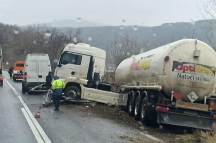 Cisterna sletjela s ceste na dionici Mostar – Čapljina
