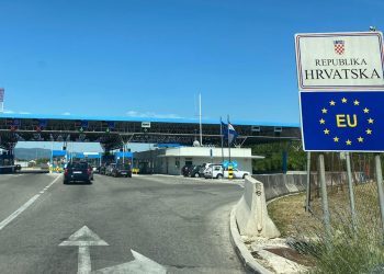 Uzimanje otisaka prstiju i fotografiranje na granicama pri ulasku u EU krajem 2025.