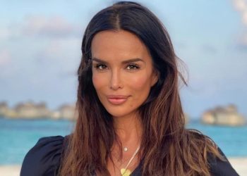 Severina oduševila izgledom: Trbušnjaci u haljini s izrezima