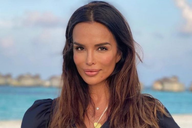 Severina oduševila izgledom: Trbušnjaci u haljini s izrezima