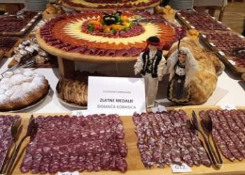 U Livnu održana 4. kobasijada, izlagači birali koja je najbolja