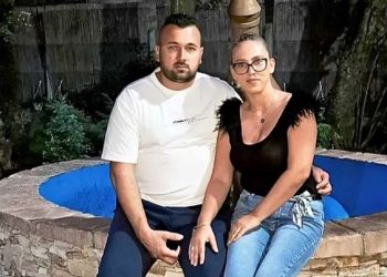 Ugušio suprugu (37) i sina (13) i pobjegao. Nastavlja se potraga