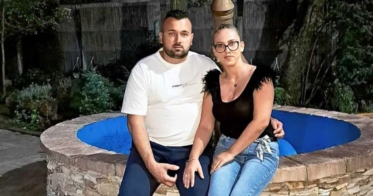 Ugušio suprugu (37) i sina (13) i pobjegao. Nastavlja se potraga