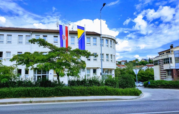 Županijski sud Široki Brijeg osudio dvojicu policajaca na zatvorske kazne