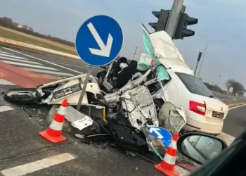 (FOTO) Užas u Velikoj Gorici: Zabio se u semafor, poginuo dječak (14)