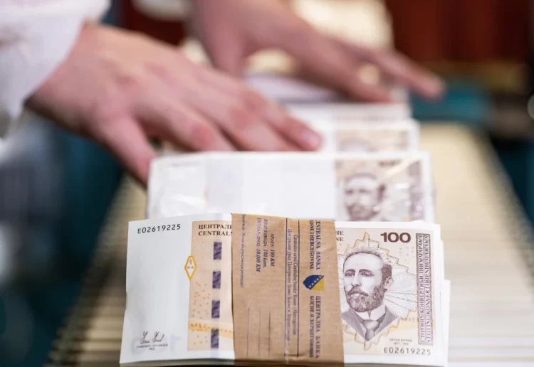 Bh. građani uštedjeli 413,2 milijuna maraka za mjesec dana