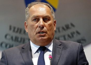 Bivši ministar sigurnosti Dragan Mektić pretučen ispred zgrade u kojoj živi