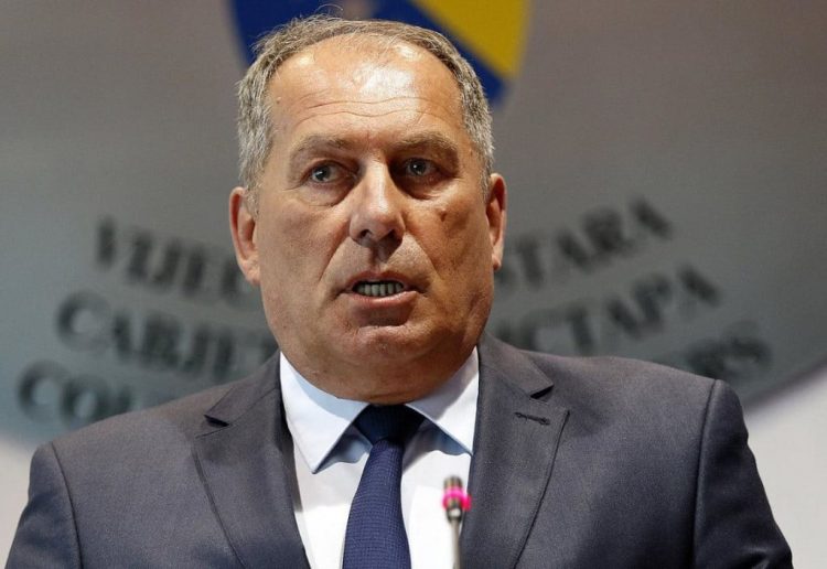 Bivši ministar sigurnosti Dragan Mektić pretučen ispred zgrade u kojoj živi