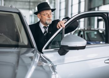 EU planira uvođenje strožih pravila za vozače starije od 70 godina