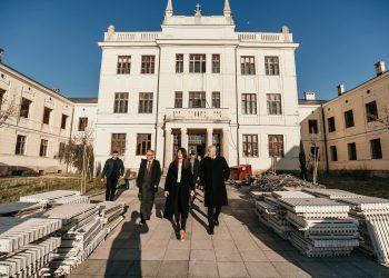 Čović, Milas i Filipović u radnom posjetu Širokom Brijegu, obišli zgradu gimnazije