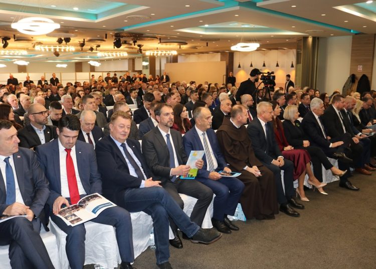 Dan Grada Ljubuškog: Na svečanoj sjednici uručena javna priznanja