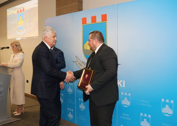 Dan Grada Ljubuškog: Na svečanoj sjednici uručena javna priznanja