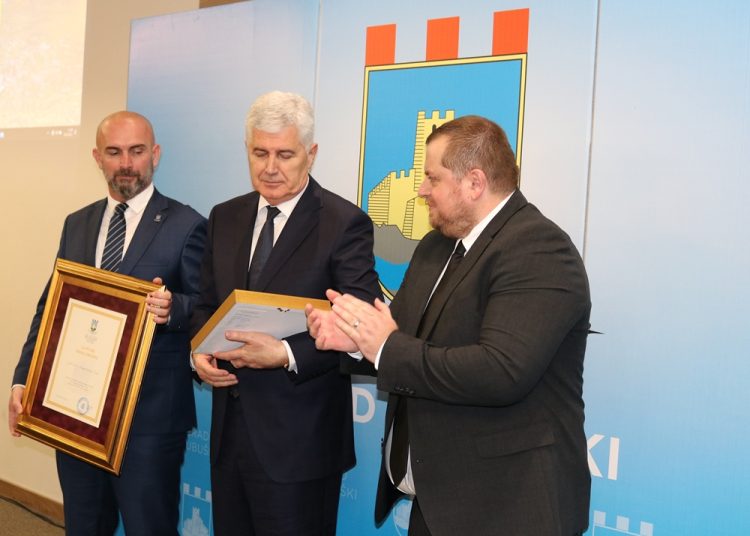 Dan Grada Ljubuškog: Na svečanoj sjednici uručena javna priznanja