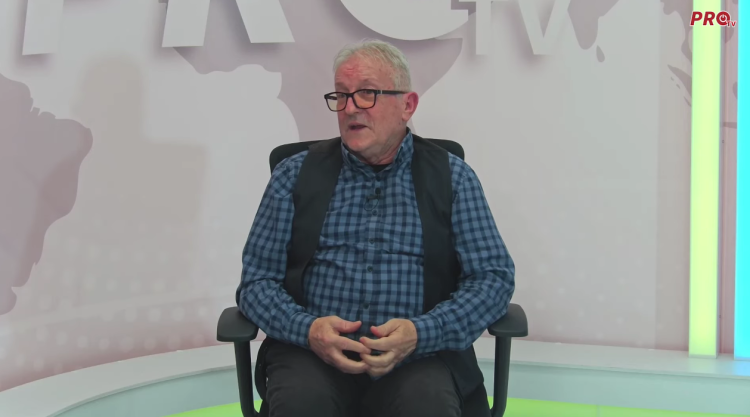 Širokobriježanin Ivo Šušak Pajo je jedan od najstarijih aktivnih gitarista