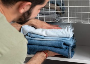 Kako spasiti omiljene traperice koje su izblijedjele