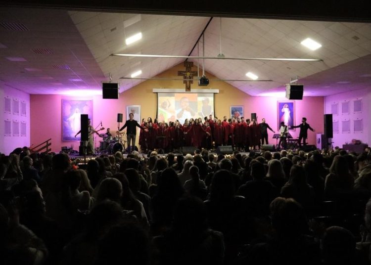 Međugorje: Humanitarni koncert „Hercegovina za Afriku“ ispunio dvoranu