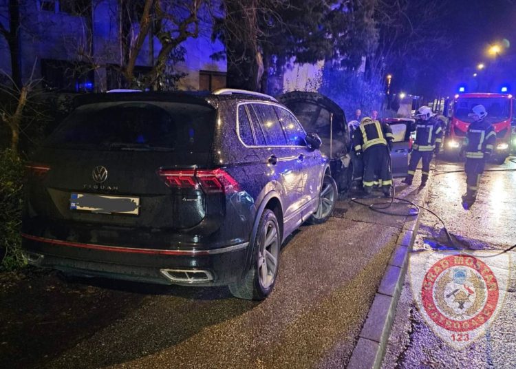 Mostar: Izgorio automobil na parkingu