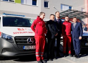 SKB Mostar dobio dva bolnička sanitetska vozila