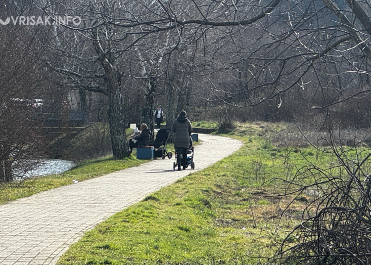 Širokobriježani iskoristili sunčano vrijeme za šetnju i igru