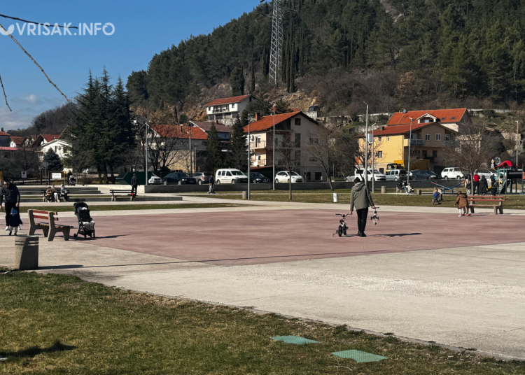 Širokobriježani iskoristili sunčano vrijeme za šetnju i igru