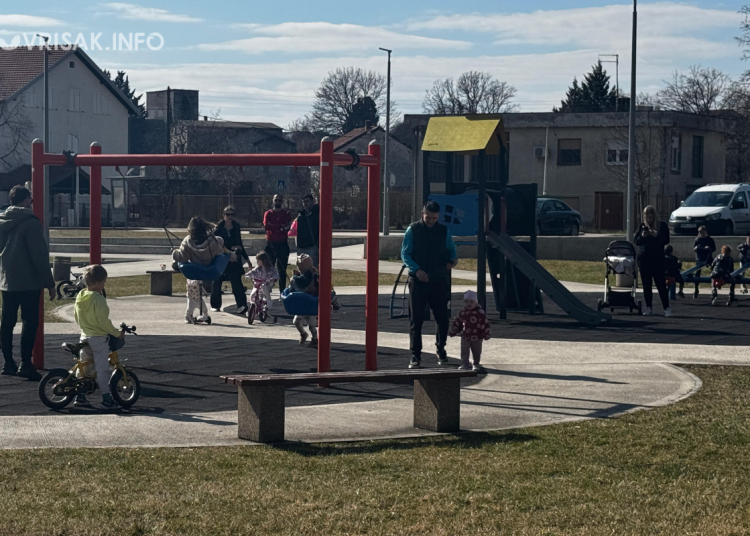 Širokobriježani iskoristili sunčano vrijeme za šetnju i igru