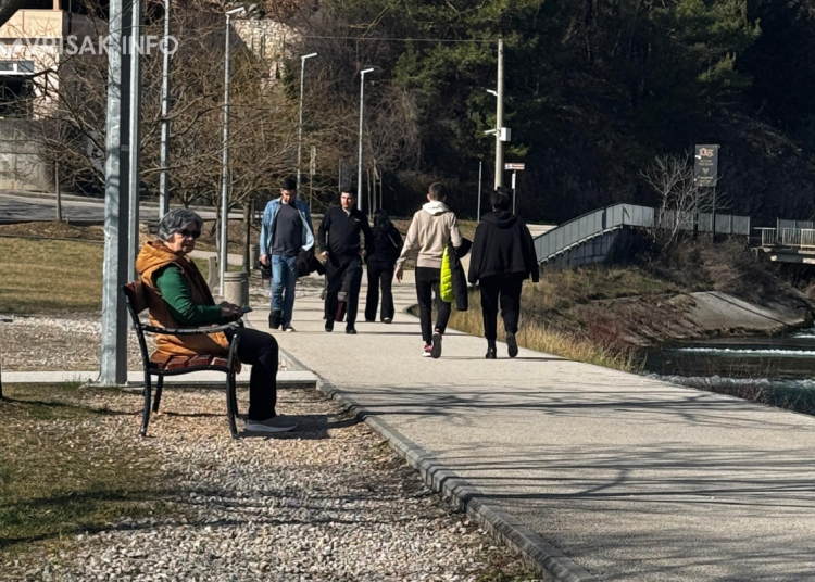 Širokobriježani iskoristili sunčano vrijeme za šetnju i igru