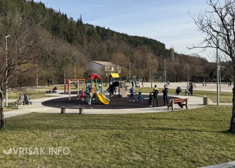 Širokobriježani iskoristili sunčanu subotu za šetnju